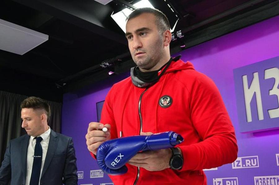 Скандал: шведский боксер отказался пожимать руку сопернику из России