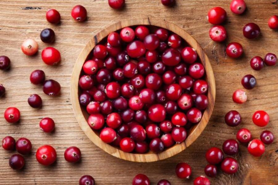 Как правильно замочить на зиму бруснику или клюкву?