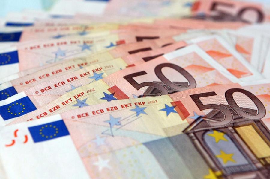 Уволенных из латвийских министерств чиновников утешат с помощью 300 тыс евро