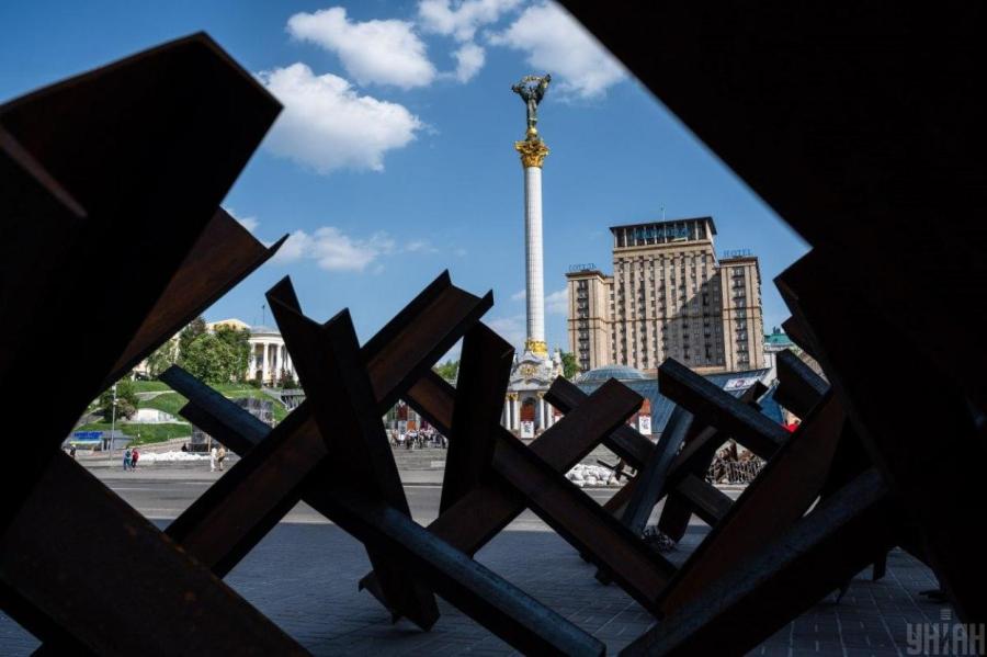 В центре столицы Украины сохраняется фортификация. На Донбассе все заехали в стратегический тупик (ВИДЕО)