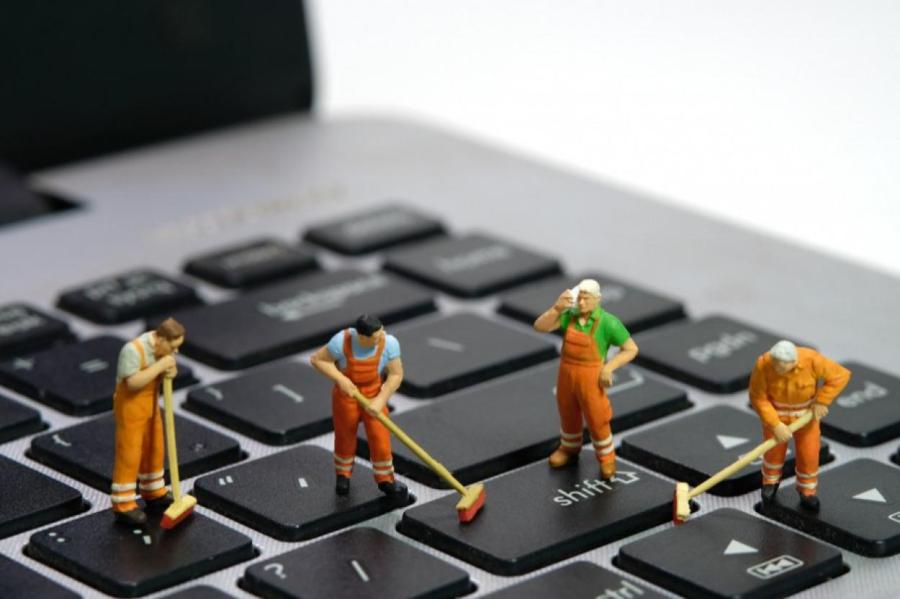 Как почистить клавиатуру от пыли и других загрязнений за 10 минут