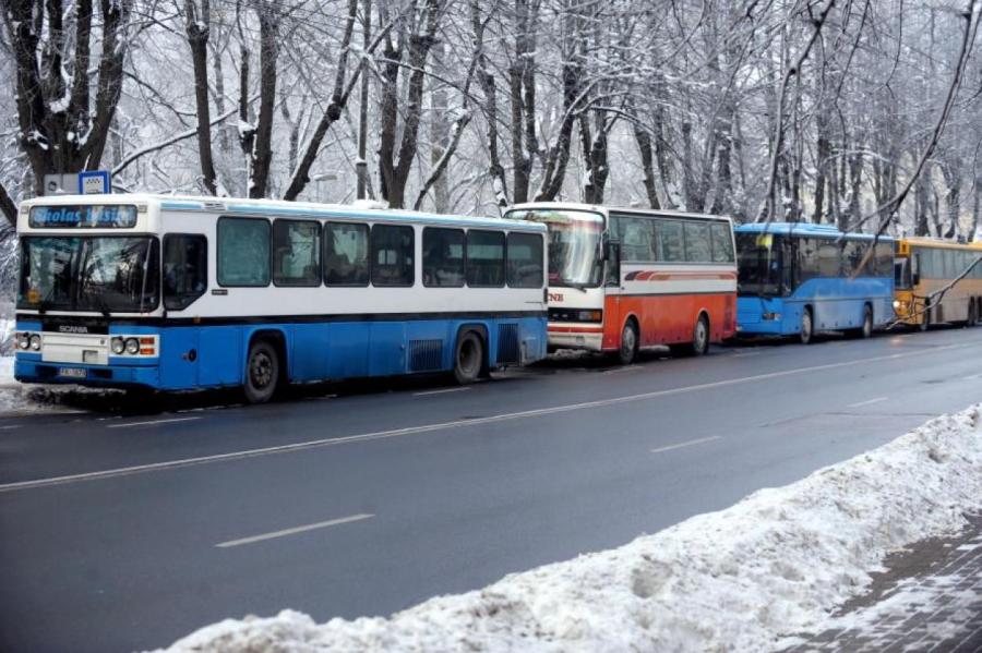 Автобусы в прошлом? Ломаются и они, и водители, средний возраст которых - 55 лет