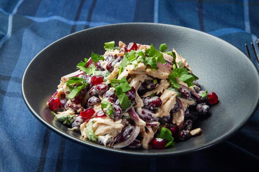 Грузинский салат с фасолью и курицей: вах, какой рецепт...