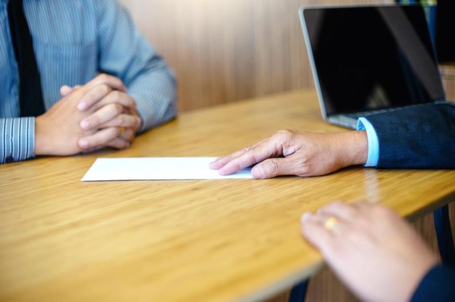 Из госуправления Латвии будут выгонять нелояльных. Кого именно?