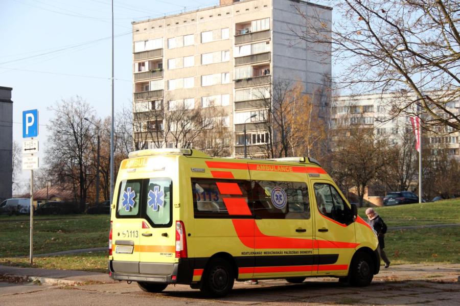 Скорая помощь приехала к рижанке и заставила заплатить 75 евро за один укол