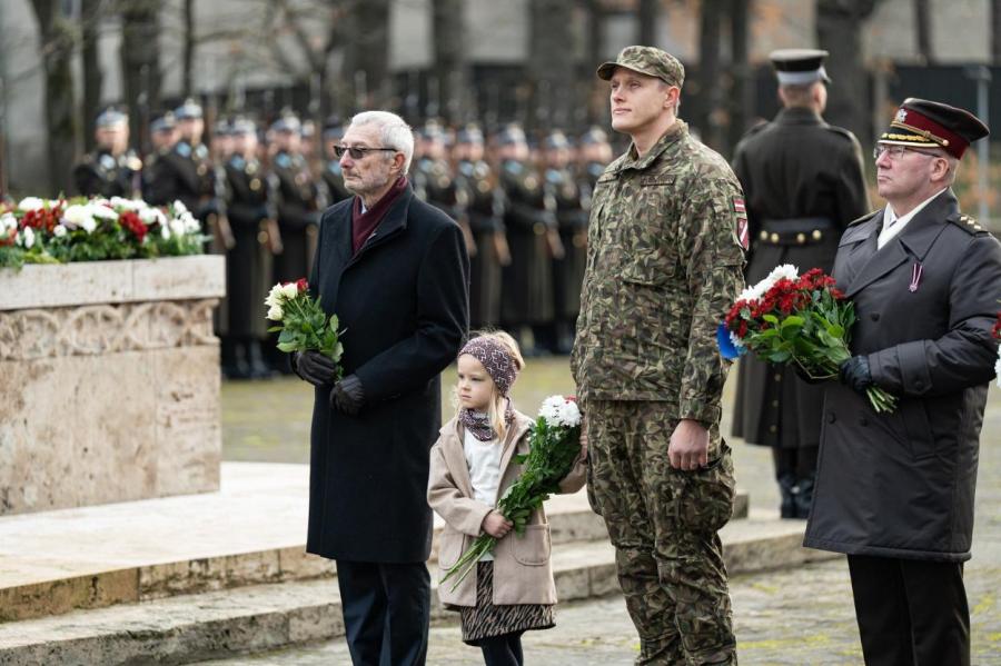 Хочу с тобой, папа! Трогательная история Домбравы во время дня Лачплесиса