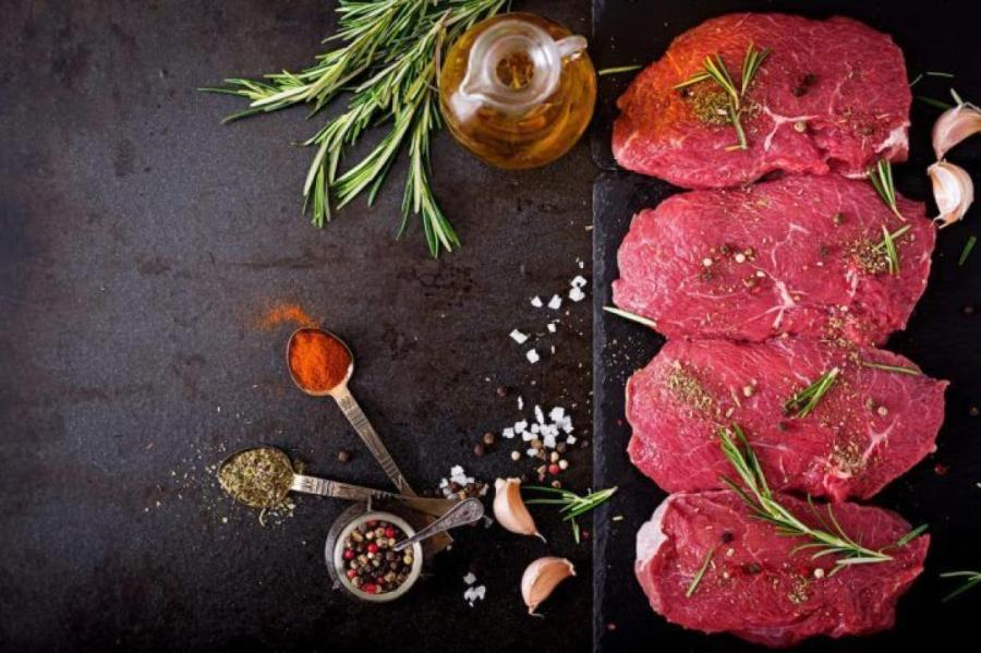 Можно ли не отбивать мясо и не мариновать шашлык: рассказывает повар