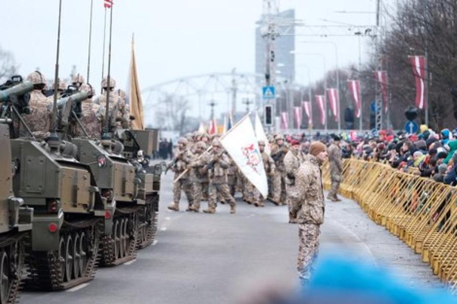 Праздничный военный парад: что в этом году покажут на набережной в Риге?