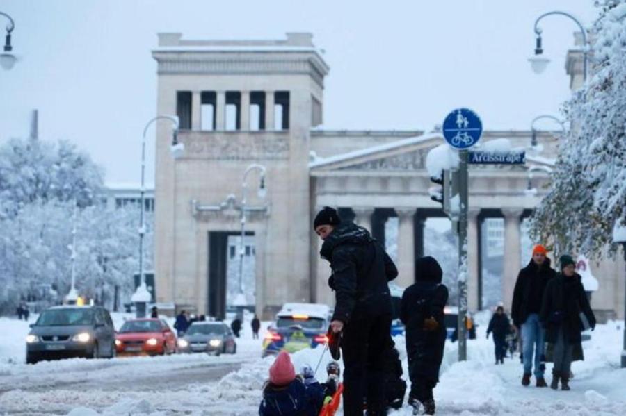 В Европе преодолевают последствия невиданного снегопада, в Британии - до -12°С