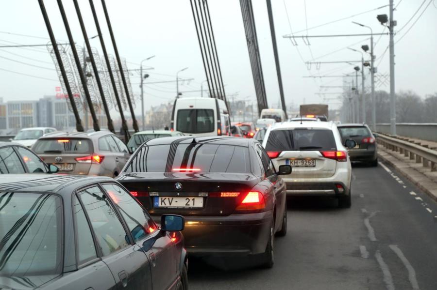 За 11 месяцев первичную регистрацию прошло больше легковых автомобилей