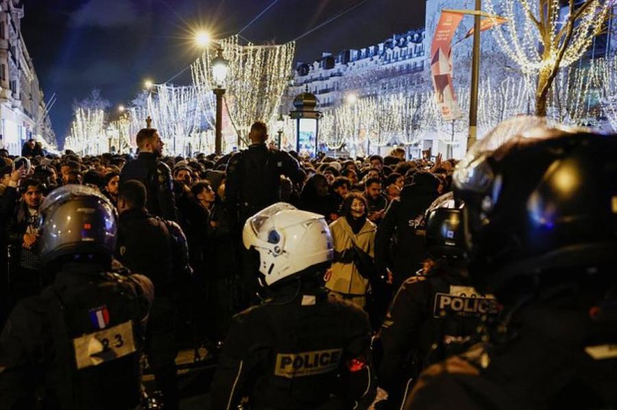 Новый год по-французски: на улицах сотни сожженных автомобилей