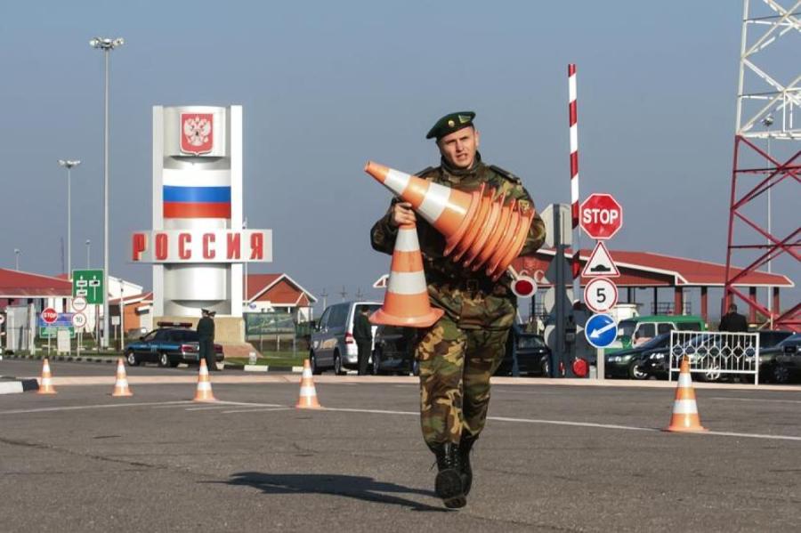 В Эстонии поймали иностранцев, фотографировавшихся у пограничного столба РФ