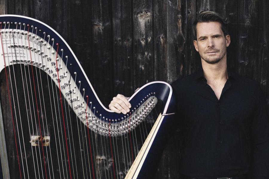 Арфа, секс и объятия: в Ригу едет Ксавье де Местр