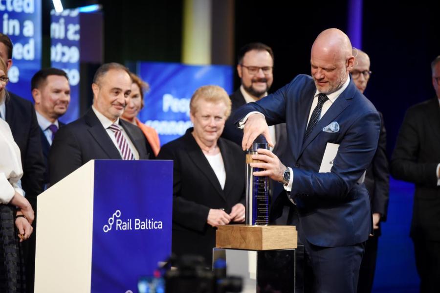 Rail Baltica: капсула потомкам вместо рельсов современникам