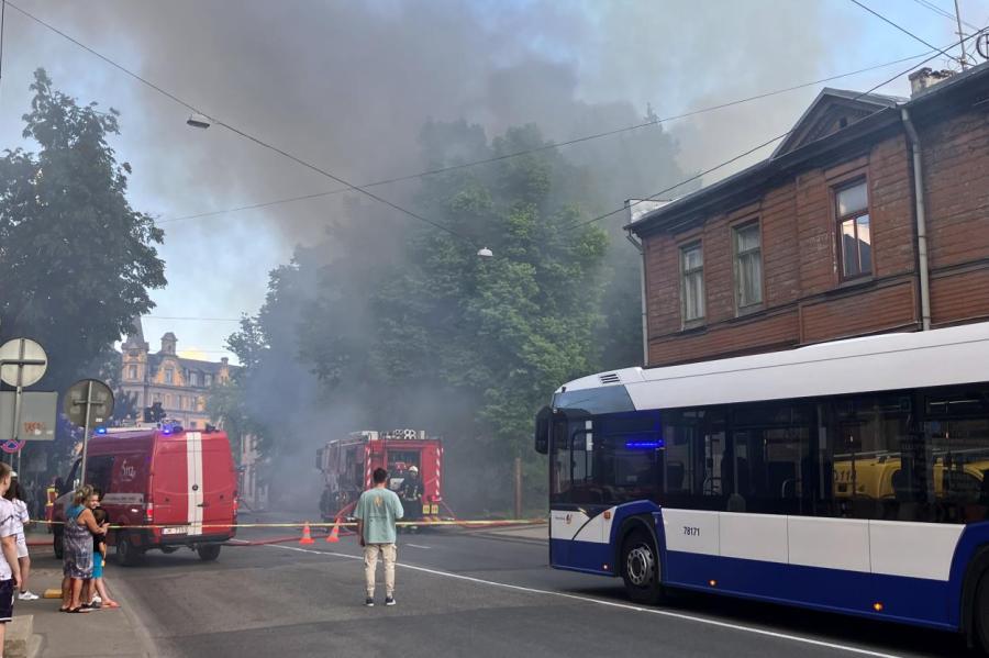 Причиной пожара в доме на улице Валмиерас мог стать поджог