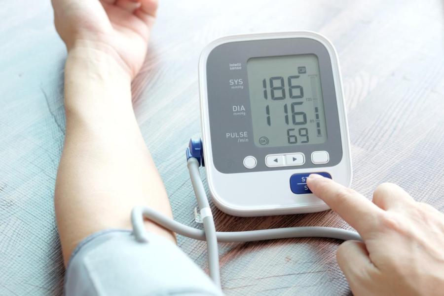 Из-за дефицита этого витамина может резко подскочить давление