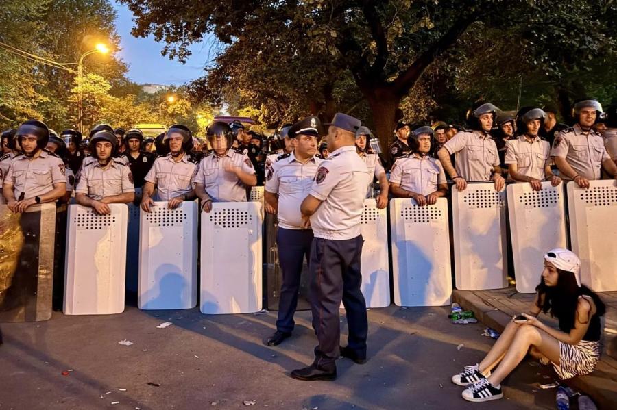 «Баграт должен победить Пашиняна»: чего хотят армянские протестующие (ВИДЕО)