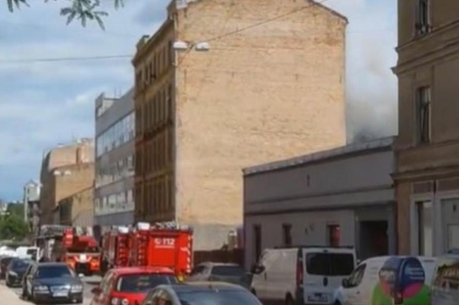 В результате пожара в пятиэтажном доме в Риге пострадали четыре человека