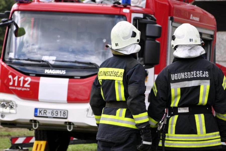 В воскресенье ночью потушен крупный пожар в Риге