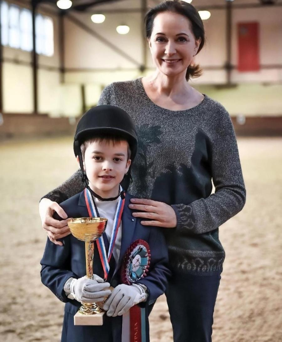 Актриса одна воспитывает 10-летнего сына Виктора.