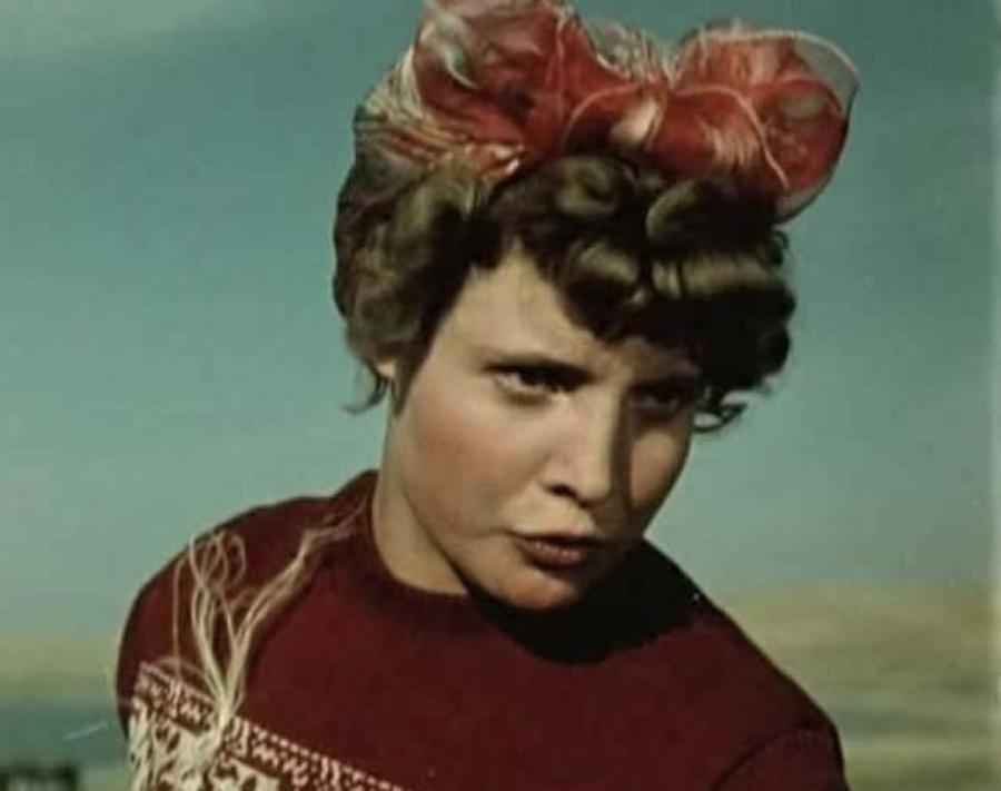 22-летняя актриса в фильме 22-летняя актриса в фильме "Первый эшелон".