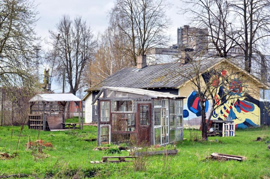 Хипстеры городят огород.